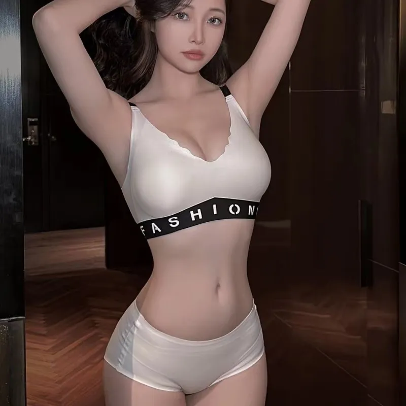 シームレス 快適なフィット感 ノンワイヤー A-Cカップ 脇スッキリ ブラ・ショーツセット